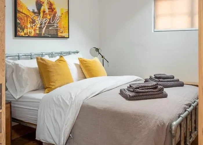 Luxury City Centre Accommodation Sleeping 2